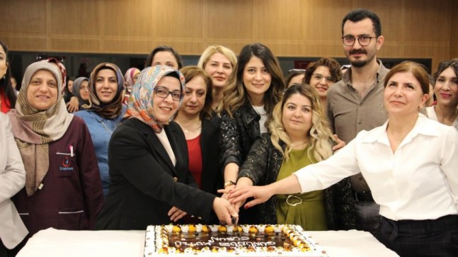 Fethi Sekin Şehir Hastanesi’nde “Ebeler Günü” Kutlandı