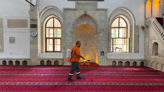 Elazığ Belediyesi’nden bayram temizliği devam ediyor