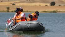 Elazığ Belediyesi, Cip Baraj Gölü’nde Biyolojik Larvasit Çalışması Yaptı