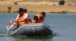 Elazığ Belediyesi, Cip Baraj Gölü’nde Biyolojik Larvasit Çalışması Yaptı