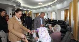 “Vali Hatipoğlu’ndan Huzurevine Duygusal Ziyaret: ‘Annelerimiz Baş Tacımızdır'”