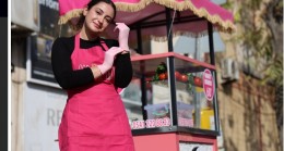 Sanayinin İçinde Bir Çiçek Açtı: 20 Yaşındaki İkranur, Pembe Tezgahıyla Hayata Meydan Okuyor