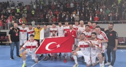 GAKKOŞLAR UĞURLU GELDİ! Elazığ’da Tarihi Gece: Türkiye Dünya Şampiyonası Elemelerinde Turu Geçti!