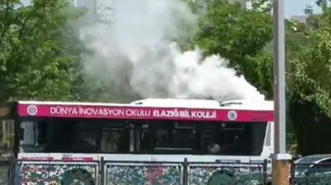 Belediye Otobüsünden Dumanlar Yükseldi