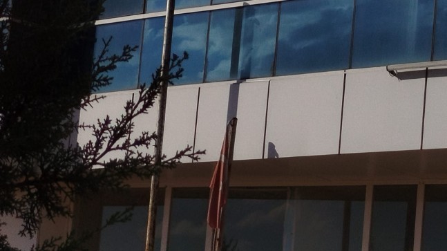 Solan Bayrak, Sessiz Kalan Kurumlar: Elazığ’dan Cumhuriyet’e Yakışmayan Görüntü