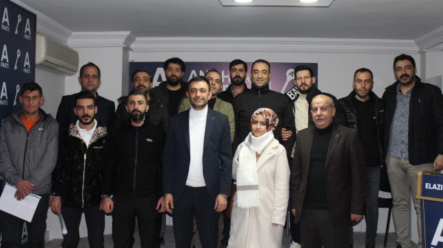 ANAHTAR PARTİ ELAZIĞ’DA SAHAYA DAMGASINI VURDU: MAHALLE TEŞKİLATLARINA GÜÇLÜ BAŞLANGIÇ