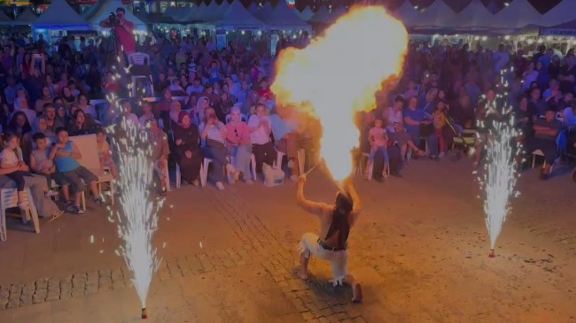 Elazığ Tanıtım ve Alışveriş Günleri etkinliğinde Ateşbaz OZO’nun performansı nefes kesti