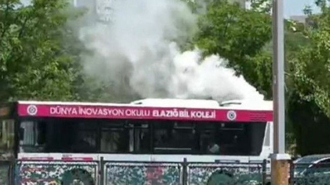 Belediye Otobüsünden Dumanlar Yükseldi