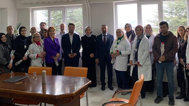 DEVA Partisi’nden Anlamlı Jest: Öğretmenlere Karanfil ve Destek