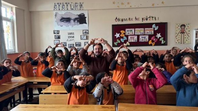İyilik ve Şiirin İzinde: Kasım Alper Özdemir’den Hakkari ve Van’a Unutulmaz Dokunuşlar
