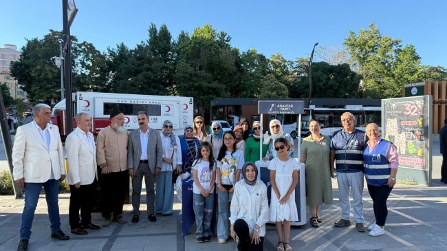 ANAHTAR PARTİ’DEN AŞURE İKRAMI