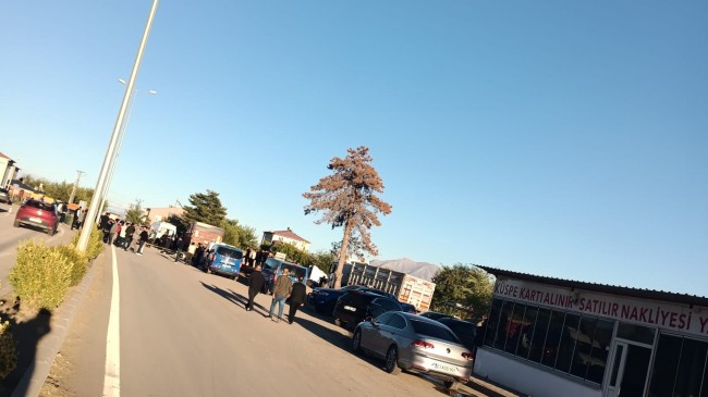 Yurtbaşı’nda Feci Kaza: Motosiklet Kamyona Çarptı, 2 Genç Hayatını Kaybetti!