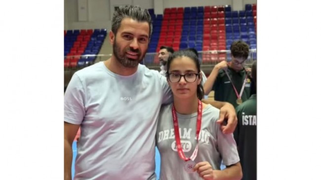 Zehra Ayza Çınar Türkiye Şampiyonu! Elazığ’ın Genç Yeteneği Zirveye Çıktı
