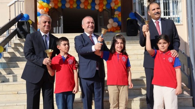 2026-2027 Eğitim-Öğretim Yılı Başladı: Vali, İlk Ders Zilini Öğrencilerle Çaldı